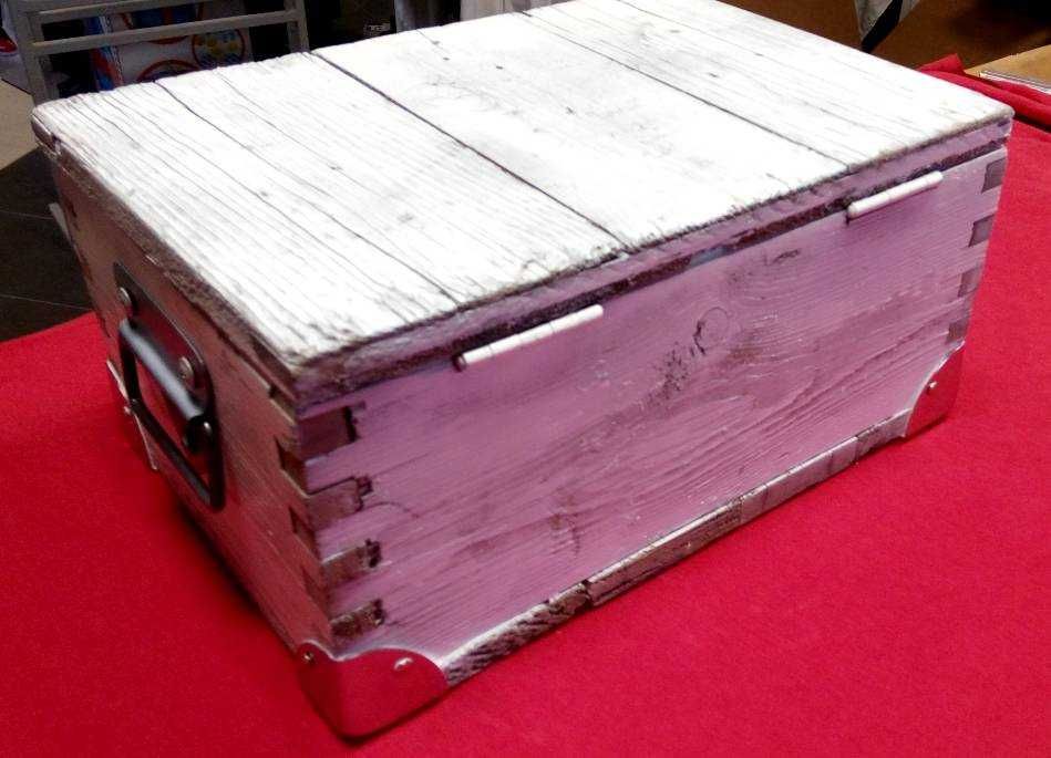 Декоративна кутия, съндъче стил винтидж - промишлен дизайн