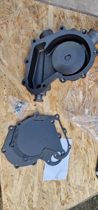 Pompa apa tractor fiat 850 pret 695 lei se poate trimite prin curier r