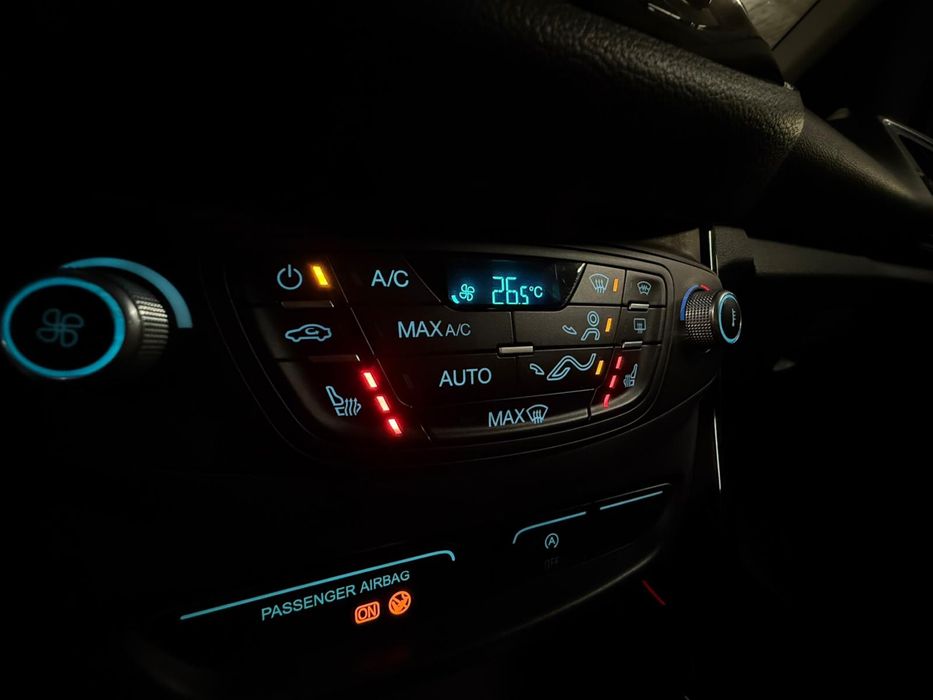 Ford focus BMax 1.0 EcoBoost led sony keyless go