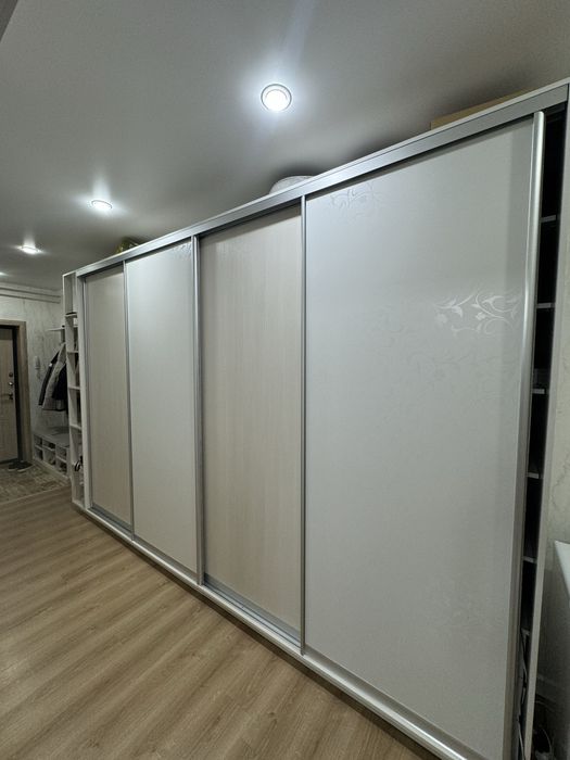 Продается шкаф-купе для прихожей