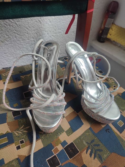 Pantofi cu toc înalt