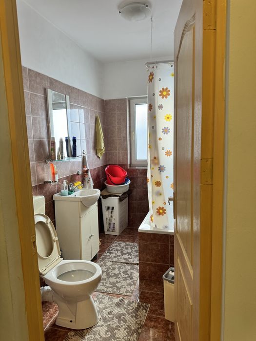 Apartament 55 mp cu loc de parcare de inchiriat Floresti str. Florilor