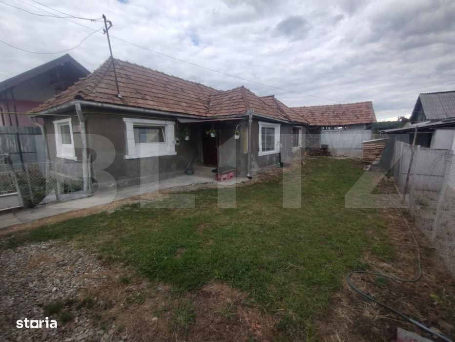 Casa batraneasca, 70 mp, teren 25 ari, orasul Beclean