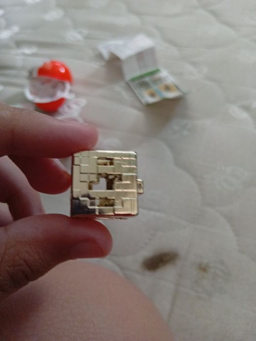 Золотой кубик из Kinder Joy Minecraft