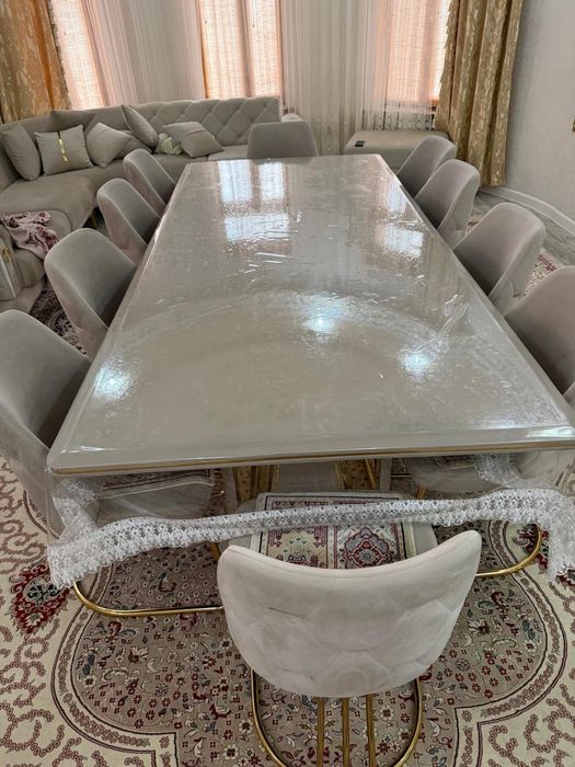 Стол со стульями