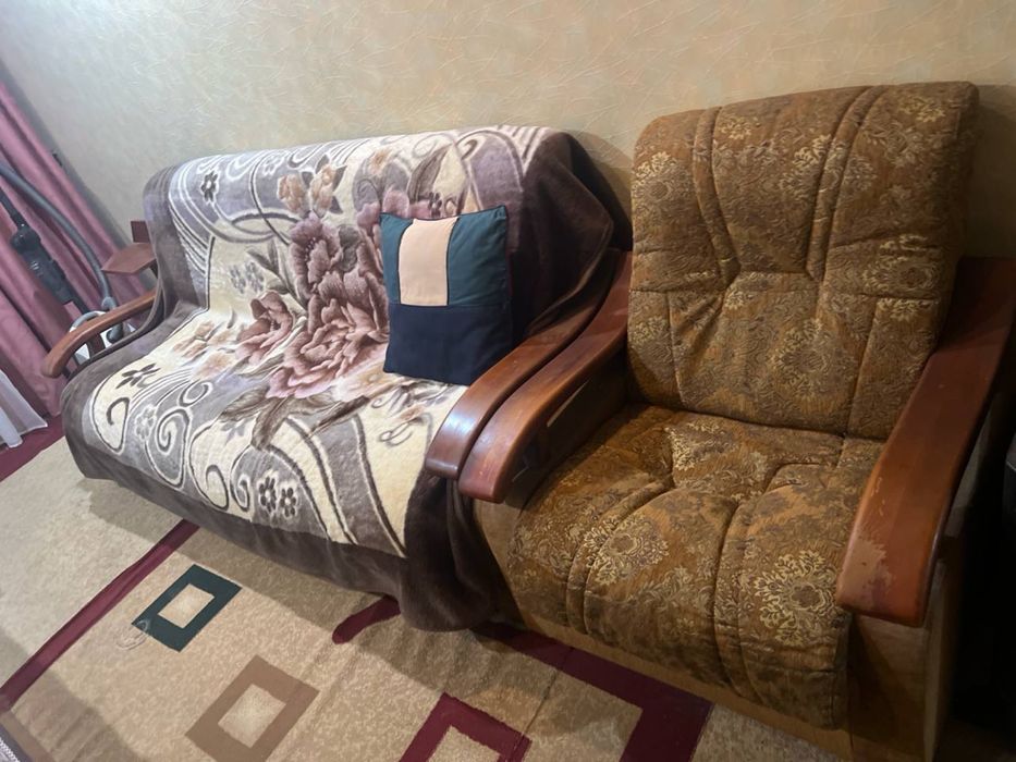 Мебель б/у для гстиной и спальни.