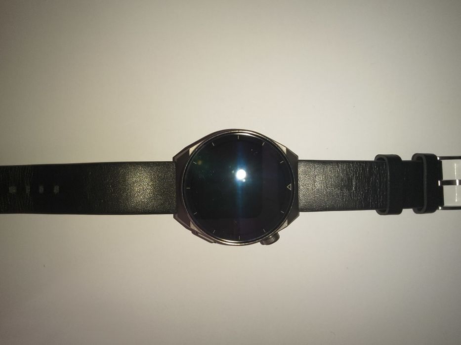 Продавам часовник Huawei GT3 PRO
