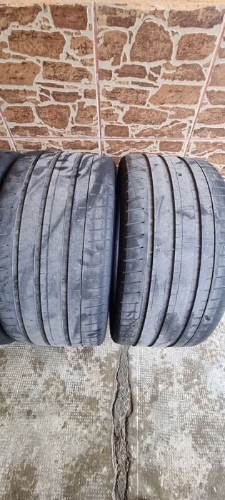 275 30 20 Vredestein