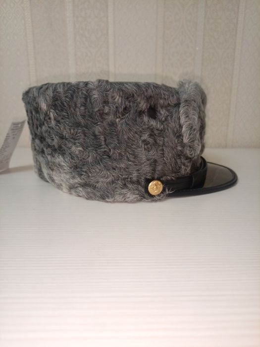 Шапка-ушвнка изкаракуля