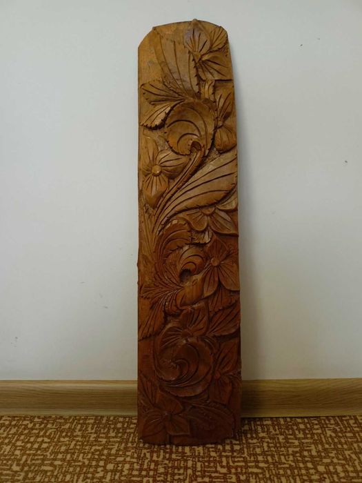 Дъреорезба цветя за стена