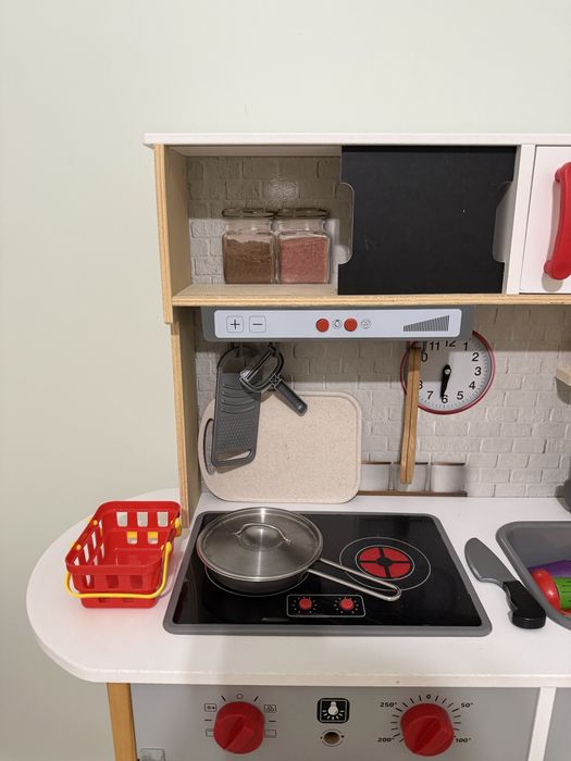 Детска дървена кухня