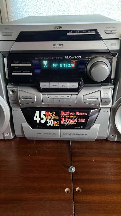 продавам стерео уредба JVC 3 диска