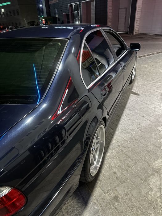 BMW 528 i кузов е39 седан японец