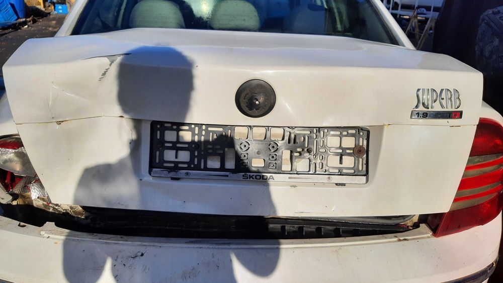 dezmembrez skoda superb 1 cod motor AWX/aripi superb 1/grila superb 1/