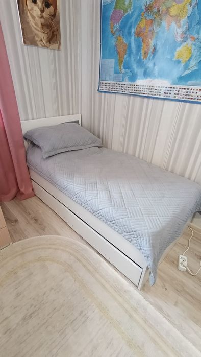 Продам детский стол и две кровати