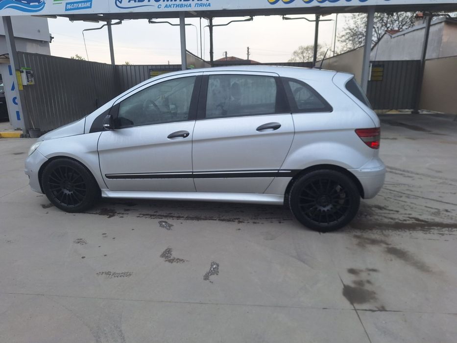 Mercedes-Benz B 200