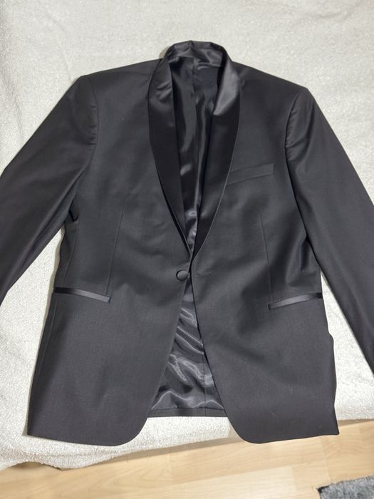 Костюм за официални събития