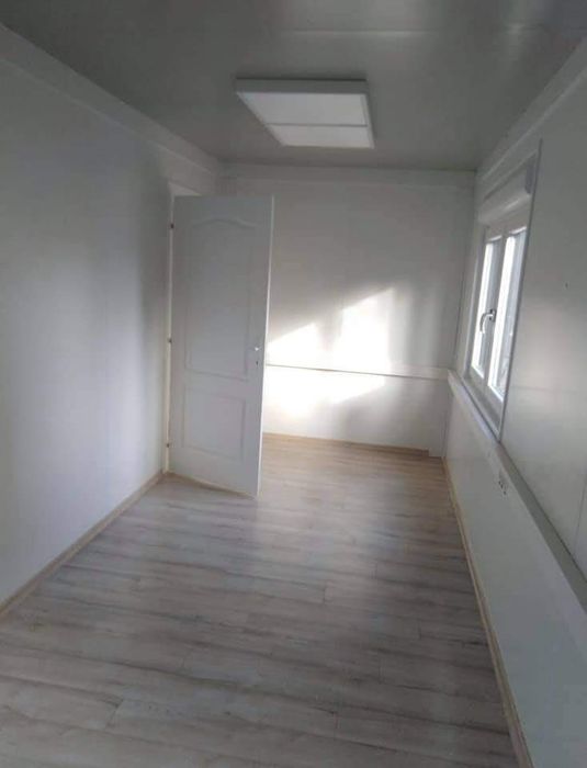 Vand container  si demolez acasa  veche  12x8