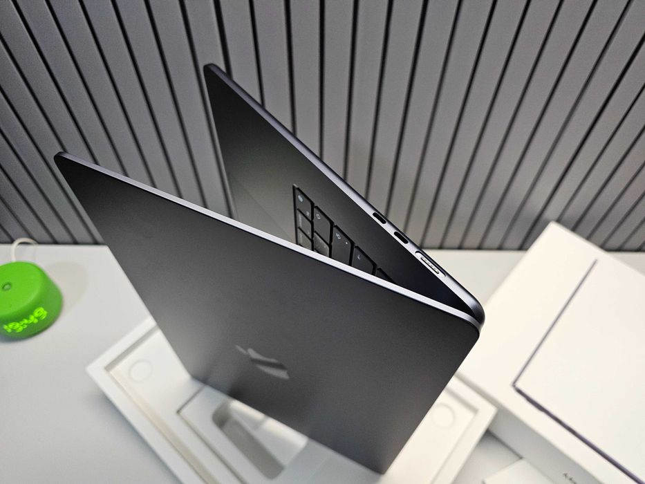 ПРОДАМ Macbook Air 15" Экраном M2 (8GB/256GB). Практический НОВОЕ 100%