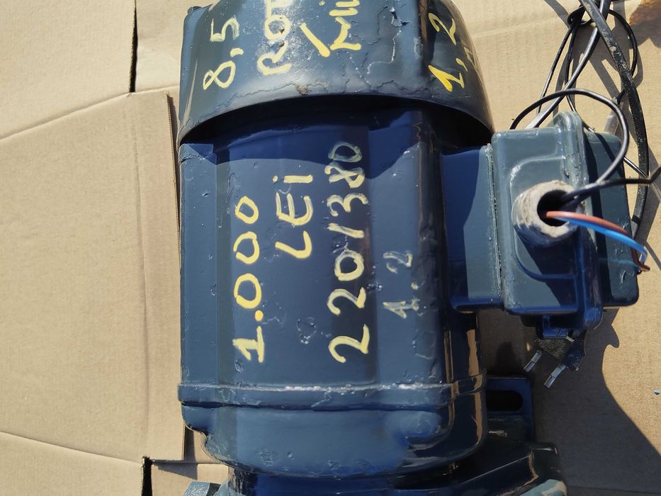 Motor electric cu reductor 220/380 rotisor cazan povarna 9 rotații