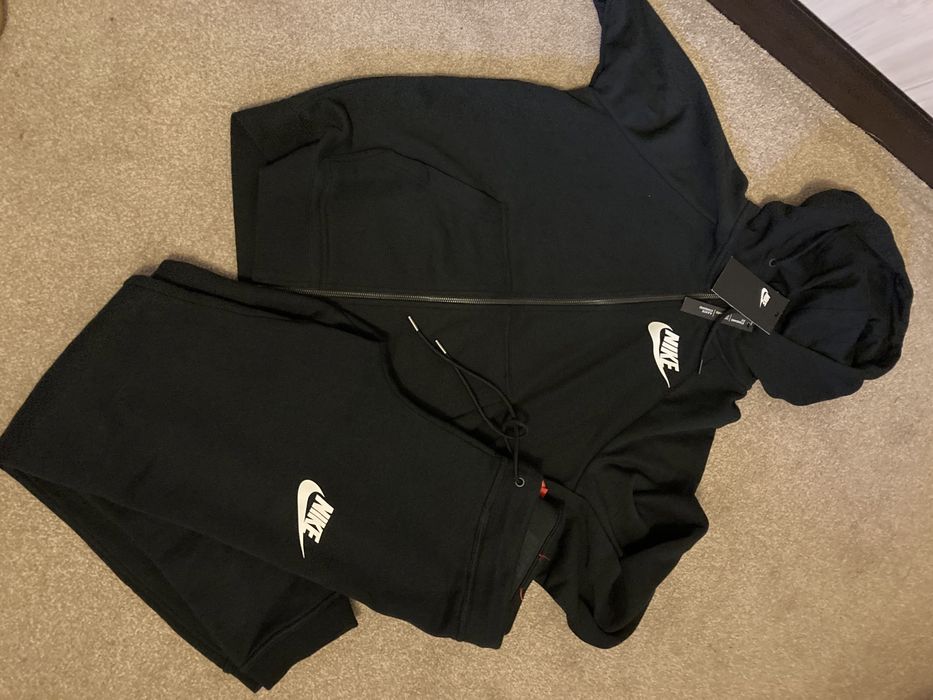 Екип Nike нов