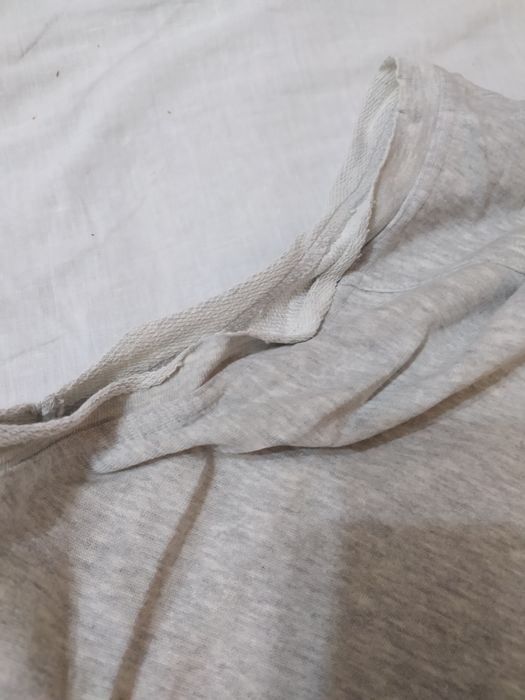 Безрукавка на замке с капюшоном