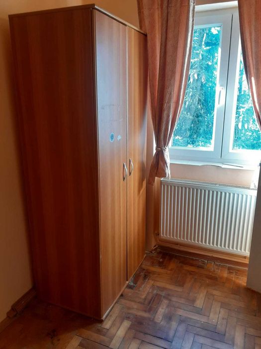 Apartament cu 3 camere de închiriat