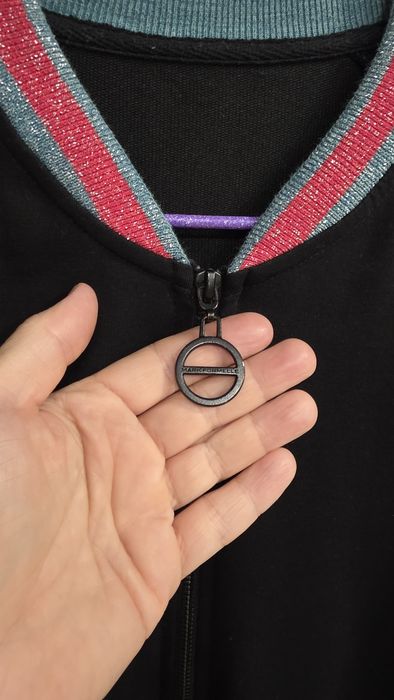 Продам кофту на замке