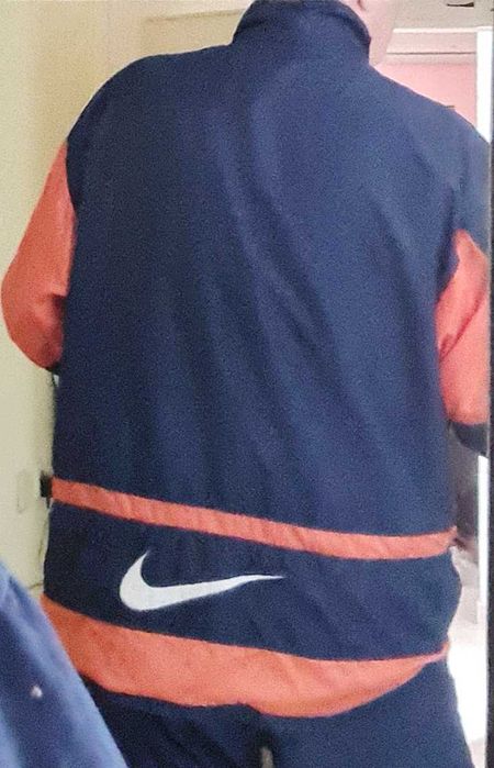 ПЕРФЕКТНО запазен РЕТРО мъжки анцуг NIKE