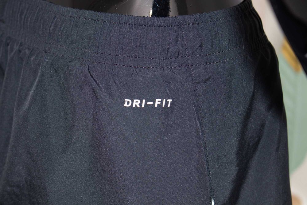 Nike оригинални дамски шорти черни с бандаж dri-fit S