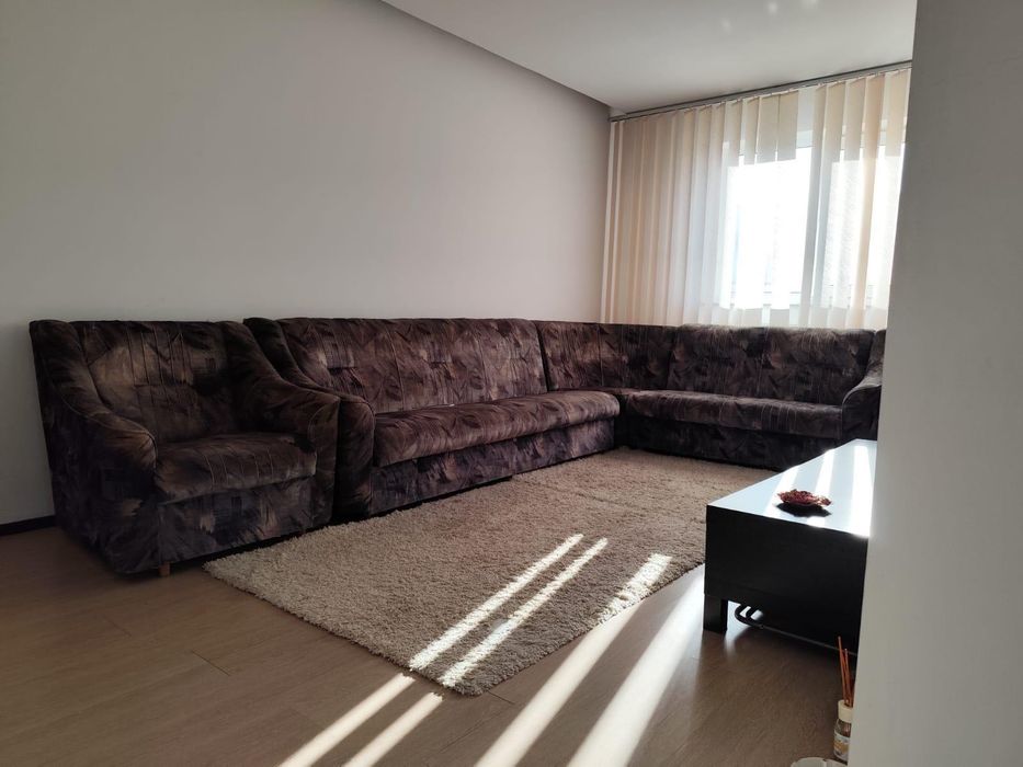 Apartment spațios 3 camere, decomandat, 2 balcoane, vedere liberă spre zonă verde si liniștită de case - Str. 1 Decembrie