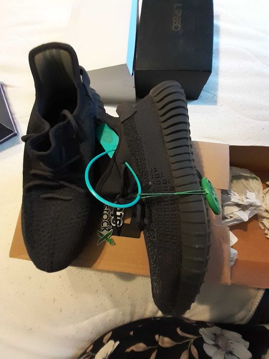 Adidași Yeezy Boost nr 40