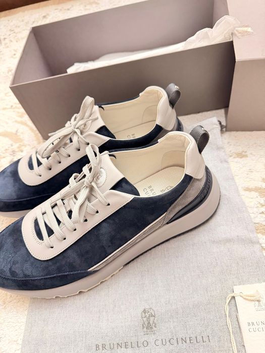 Продам кроссовки новый