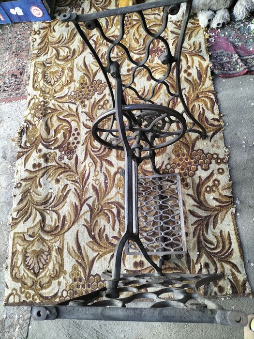 Продам чугунную станину