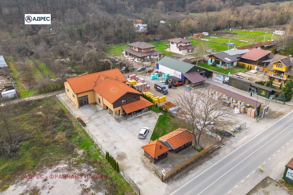 Продава се Къща в Троян - 496 кв.м за 442 €/кв.м - Снимка #2