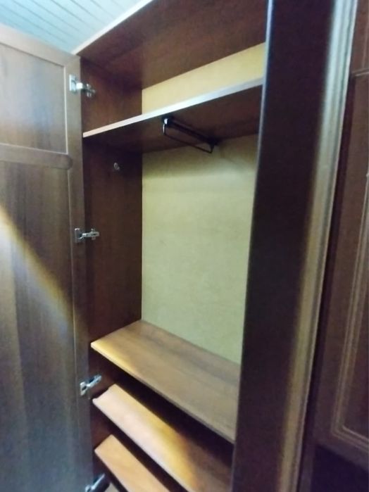 Продам шкаф дешево красное дерево