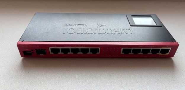 Router Mikrotik RB 2011 UiAS-IN