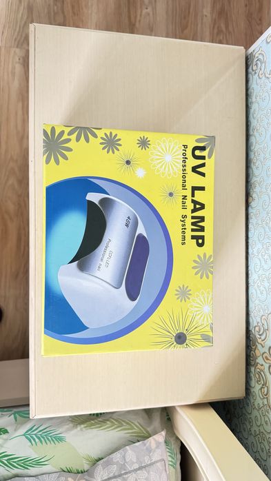 Лампа для маникюра.