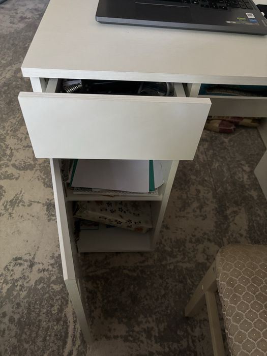 Продается стол для учебы