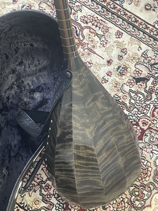 Кәсіби домбыра  срочно продам