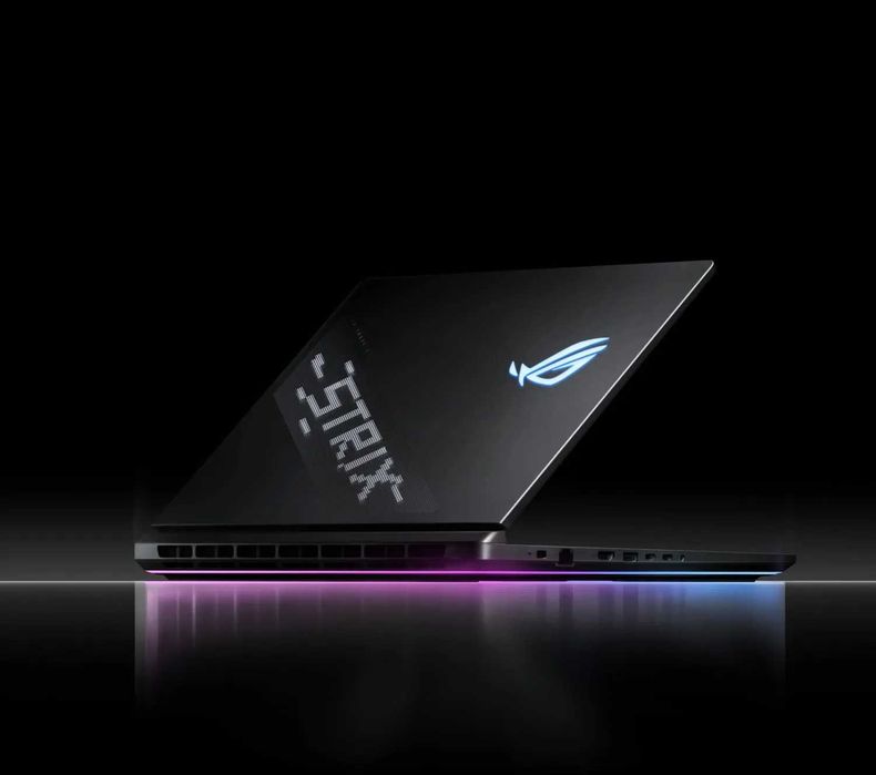Asus ROG Strix SCAR 18 240Hz  Ultra 9 275HX 32GB RAM 2TB SSD RTX 5090