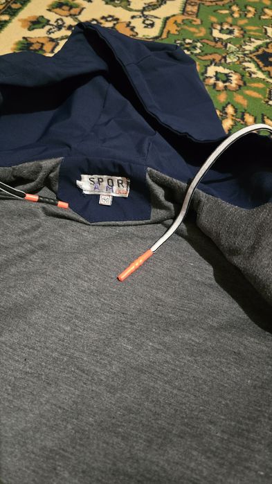 Продам ветровку за 3000 тг