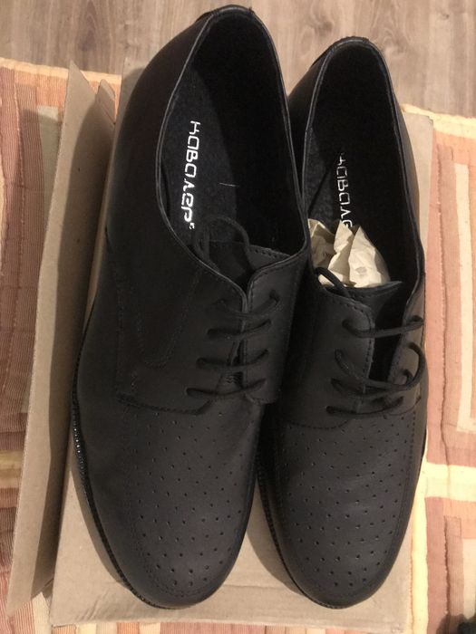 Налични  .  Обувки  от  естественна  кожа  / номер  44  на  дупки    .