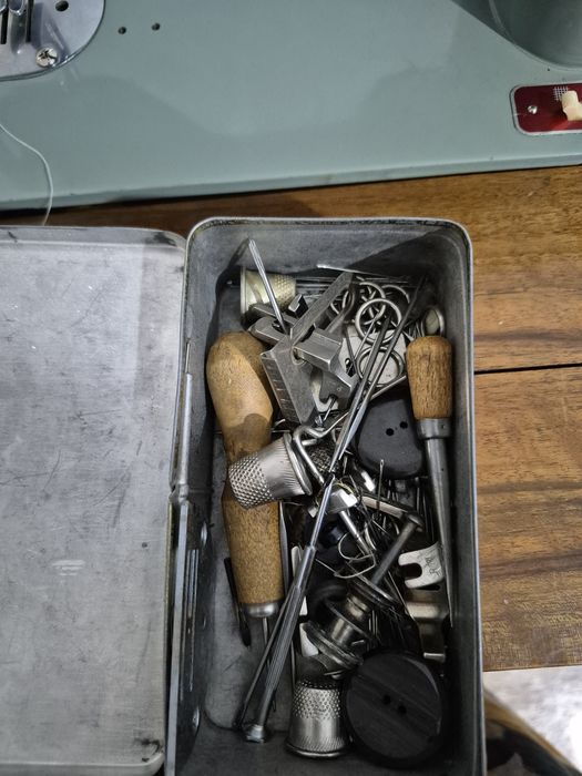 Продам швейную машинку