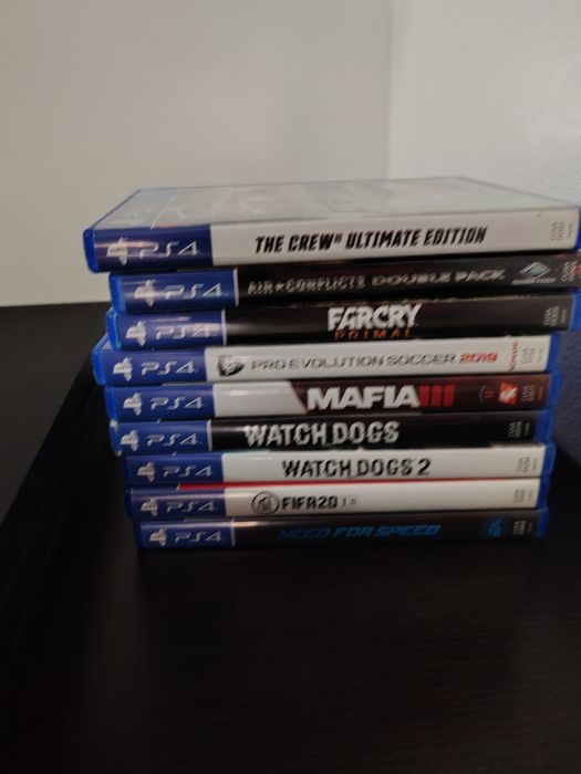 Vând PS4 Pro 1TB Neg