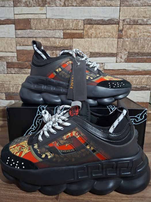 Versace chain reaction