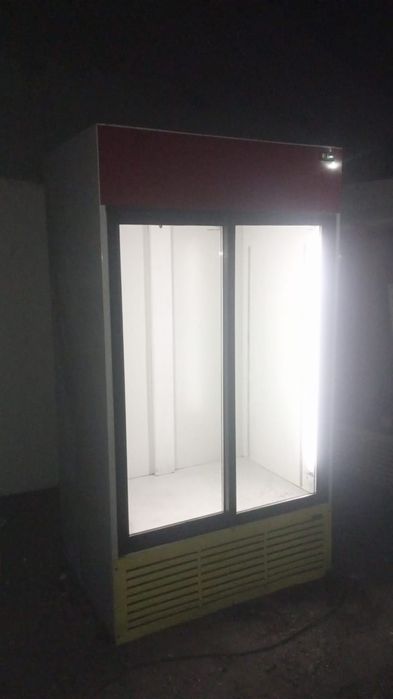 Холодильник для магазина