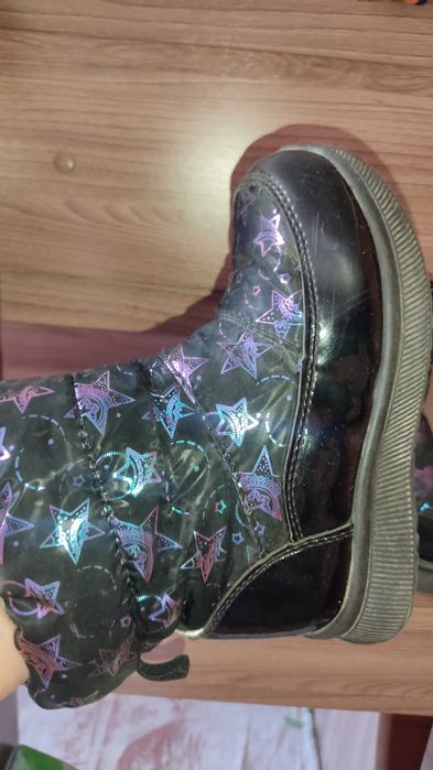 Продам зимние ботинки( обувь) на девочку. 28 размер