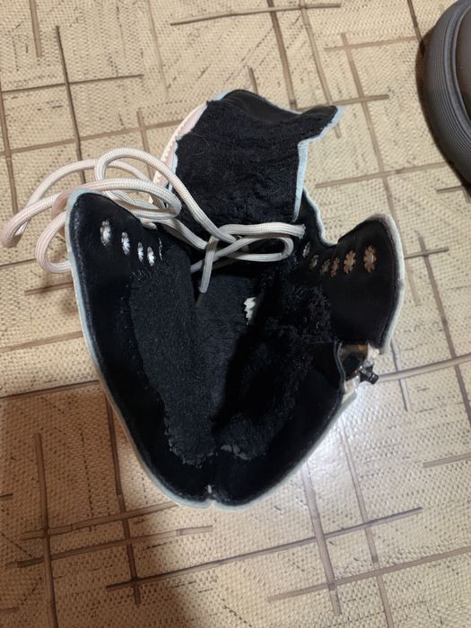 Продам ботинки