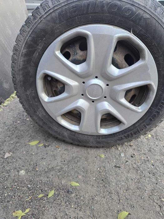Продам резину с дисками 195/60R15 шипы
